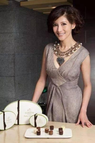 从牙黄自卑不敢笑,到首席美女主持,绯闻缠身的沈星现人气惨淡
