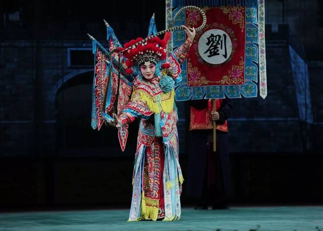 吕品 女杀四门 主演:白杨 刘金定.白杨 搬不倒.薛野 雷显.
