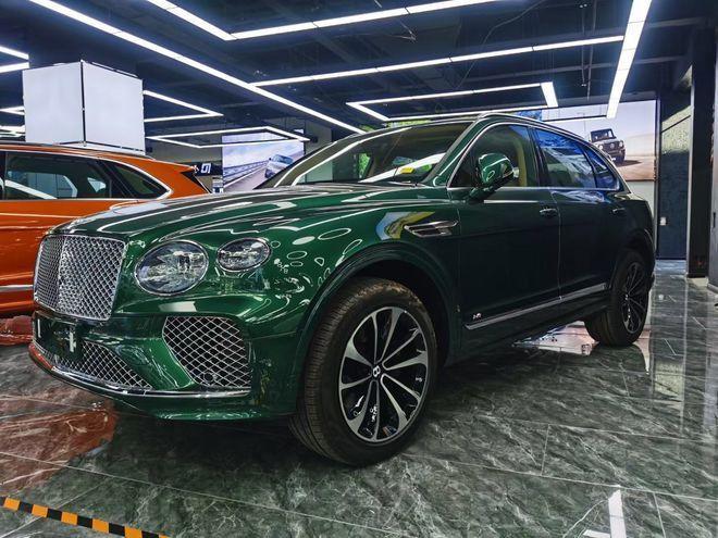 全新21款宾利添越翡翠绿40现车多少钱