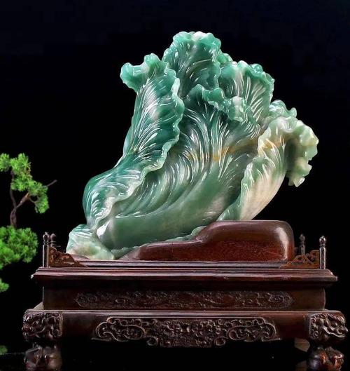 10厘米"翡翠白菜"竟然拍出700多万天价!