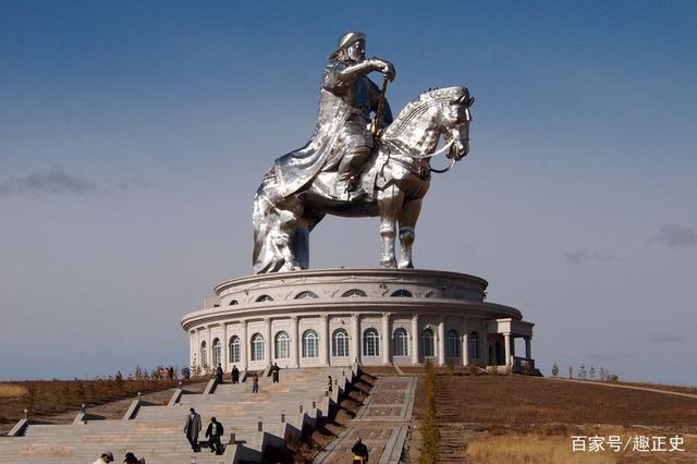 蒙古国首都乌兰巴托郊外的成吉思汗雕塑