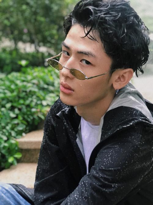 启豪kaiho: 走到半路没带伞90 落汤鸡干脆拍起照来hhh_雨一直下