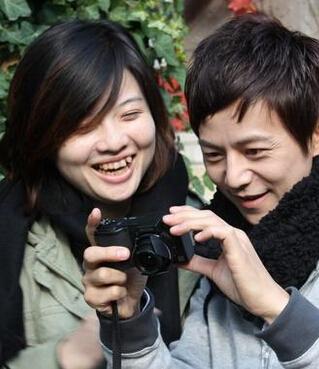 【图】何炅老婆王菁图片曝光 网友猜测两人有孩子吗