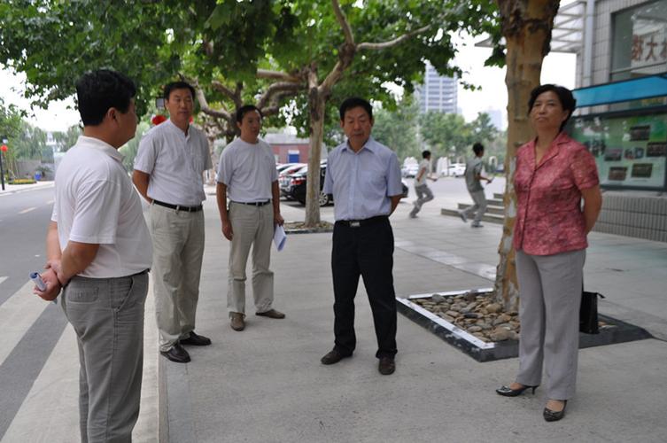 新学期开学首日校领导视察教学工作