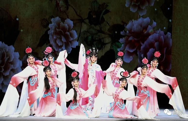 扬剧演员《花团锦簇》.图片来源:扬州晚报
