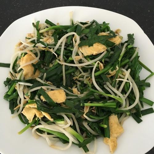 怕胖的初级厨师做的韭菜鸡蛋炒豆芽
