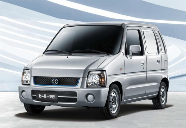 从外到内都与老北斗星如出一辙,就是车标由铃木标换成昌河标,不过也算