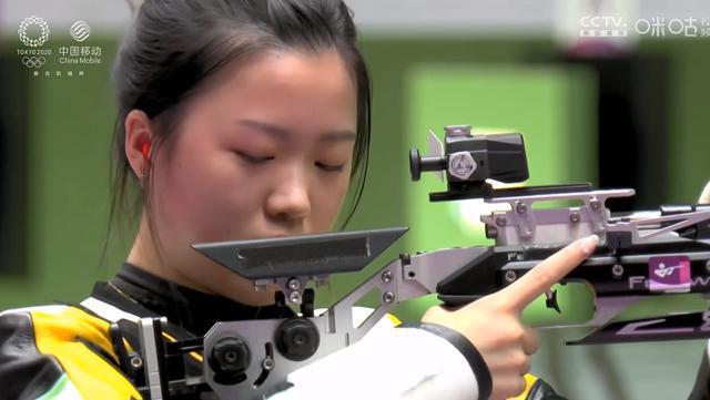 中国奥运首金诞生杨倩最后一枪翻盘大逆转俄罗斯运动员崩盘
