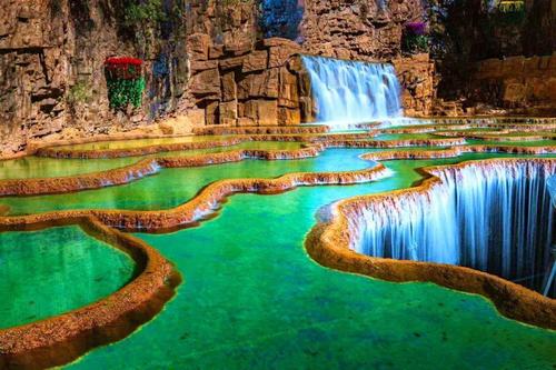 九寨沟五彩池?不不不,这是北京的七彩瑶池!