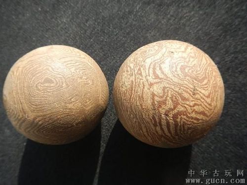 一对北宋绞胎瓷大捶丸