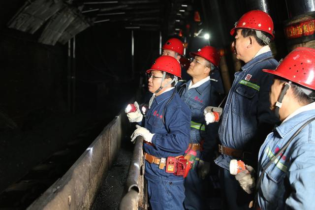 11月19日,晋能控股煤业集团副总经理王德璋一行,深入铁峰煤业公司就"
