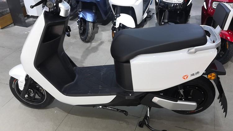 适用于雅迪博达g72电动车脚垫yd1200dt26b丝圈脚踏防水电动车脚垫