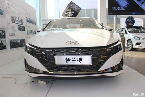 北京现代伊兰特,巨大的梯形中心网格在视觉上非常有影响力