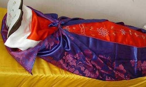 人死后为什么要穿寿衣这并不是迷信有一定科学道理