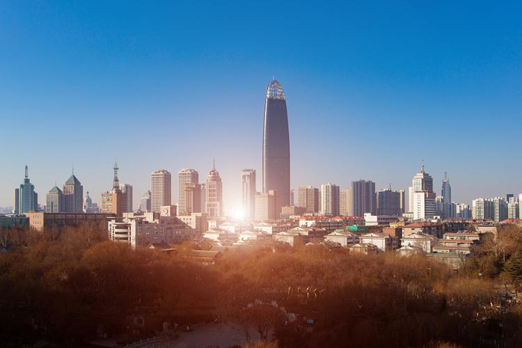 济南是山东省的省会城市和副省级市,在前不久刚荣升为我国的特大城市