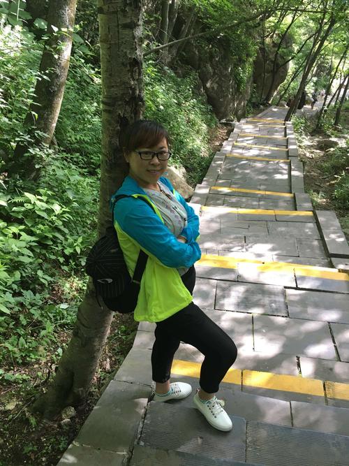 【师德典范】以爱育爱,师爱永恒—荥阳六小郝玲玲