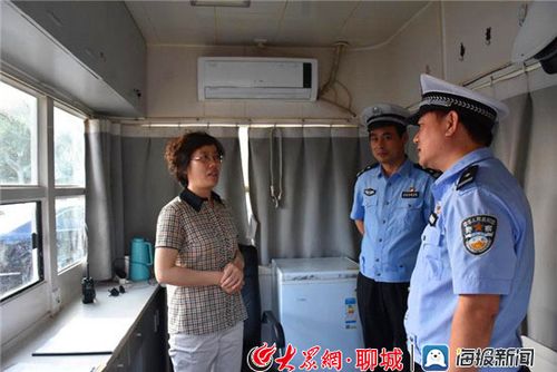 雷霞对交通管理工作进行调研