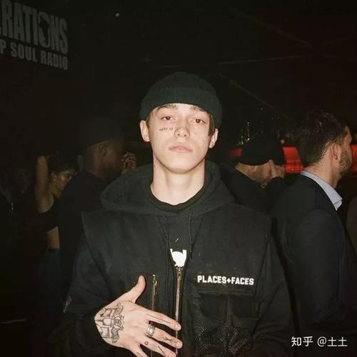 人生清单拥有自带厌世脸的纹身丧系男友