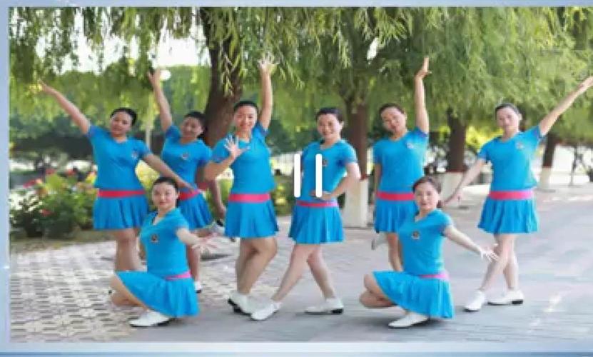 广场舞美女造型图片