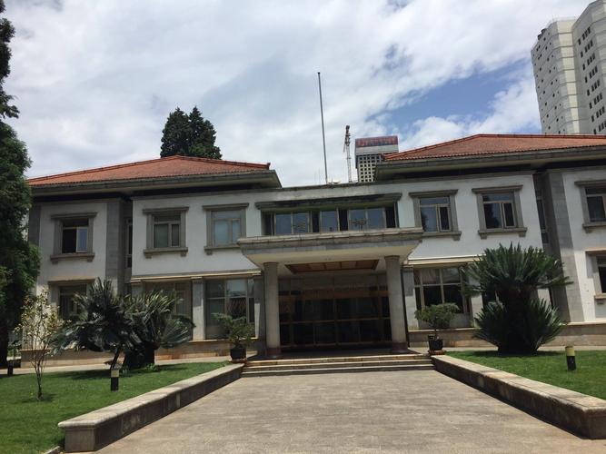 其它 震庄迎宾馆 写美篇在春城--昆明市中心东风广场北面的盘龙江畔有