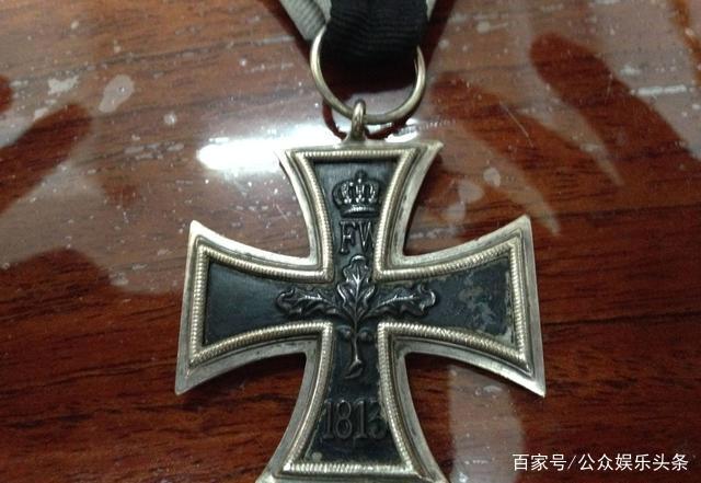 德国军人获得一枚铁十字勋章就会很自豪!希特勒临死前都还佩戴着