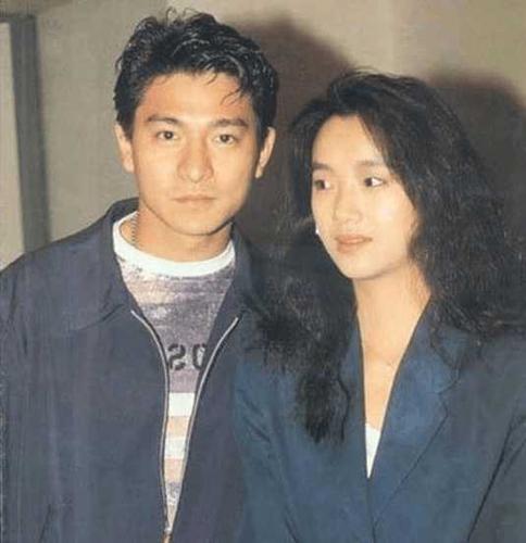 图为刘德华和吴倩莲:两人也合作过5次,《天若有情》感动了多少人.