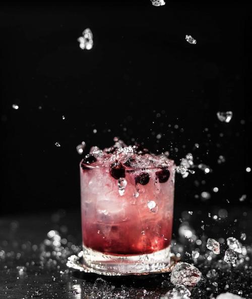 五十三杯——荆棘(bramble)_鸡尾酒_金酒_利口酒_采摘_夏天去哪玩