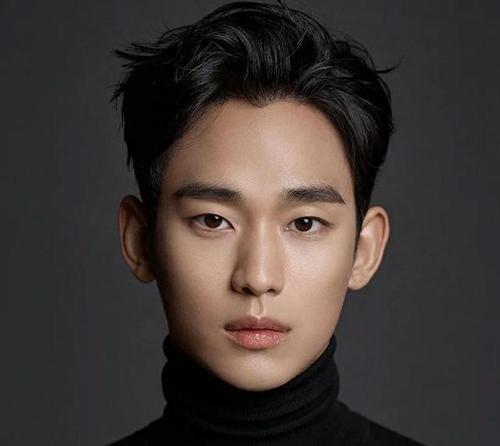 眼型对颜值的影响很大,肿眼泡厚重难看,而单眼皮也能