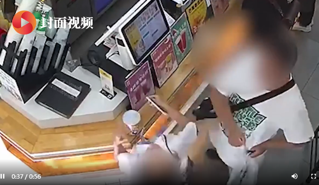 男子奶茶店内巴掌猛扇12岁女孩面部公安机关介入调查