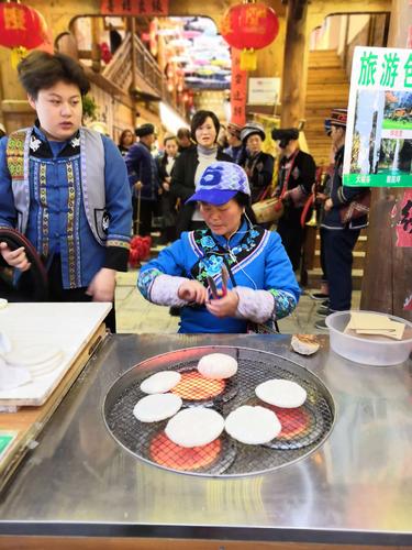 参观游览恩施女儿城,土司城
