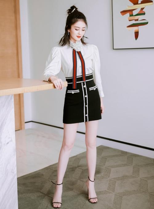 白鹿绑"招摇"同款发型,穿"毒液裙"气场全开,再现女魔头!