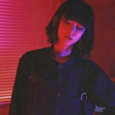 头像女生高冷红色系