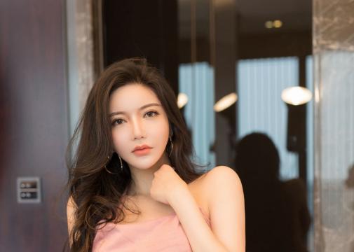 御姐女神李妍曦性感写真 1/9张图片 内容简介 李妍曦,又名心妍小公主
