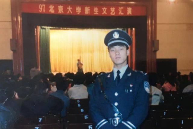 张俊成北大保安自考第一人从保安到校长他桃李满天下