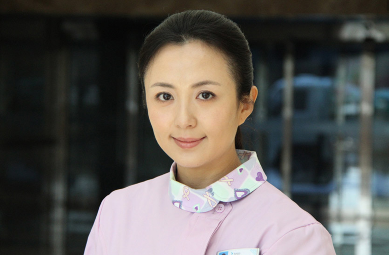 曾是央视主持人,当红隐退诞下私生子,今44岁不婚儿子生父成谜