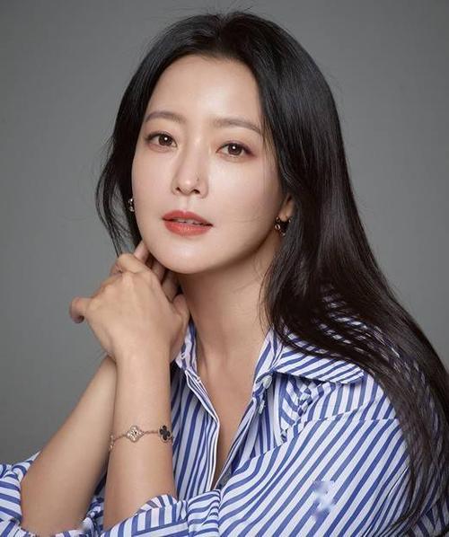 韩国女艺人金喜善将出演漫改剧《明天》