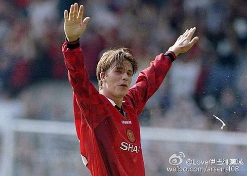 那样的一记破门也让贝克汉姆一举成名,成为了全英偶像.