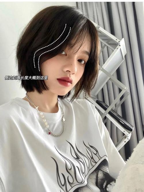 发型不对,颜值白费!长脸女生别错过"港风短发",洋气又