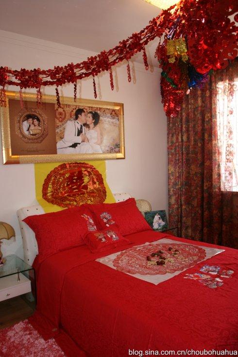 2010年5月1号早晨,我的婚房,床上洒满了花生红枣.