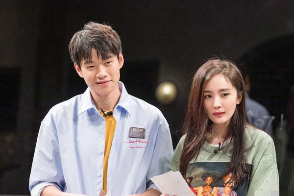 杨幂魏大勋戴同一个帽子 恋爱证据越来越多真相要浮出