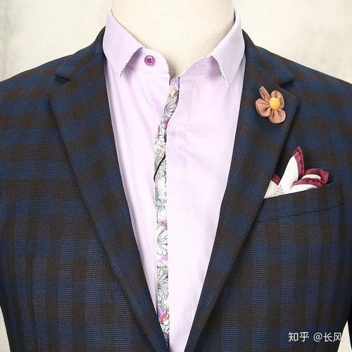 后会有一个固定袢带 ,用来控制住花身;第二种则是直接置于花眼的位置