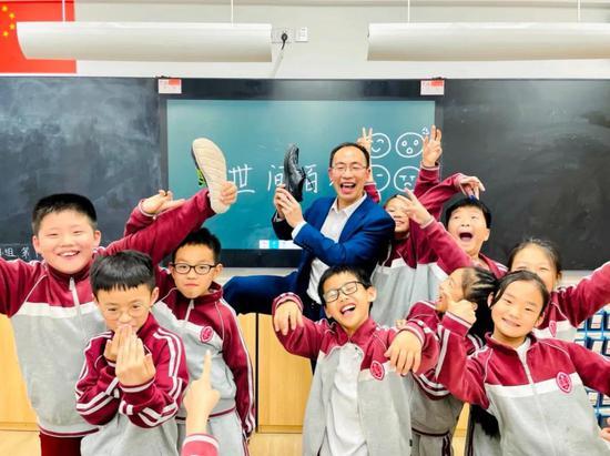 对话周航:在巴德美际 所有校长都身在课堂