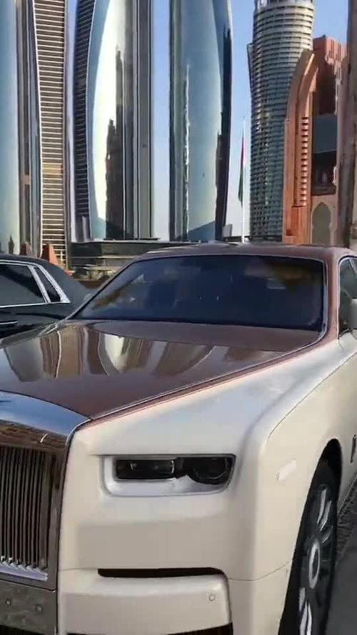 宾利和劳斯莱斯你觉得哪个更有气势