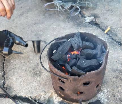 农村小舅子自制烧烤"神器", 回去自己也做一个!