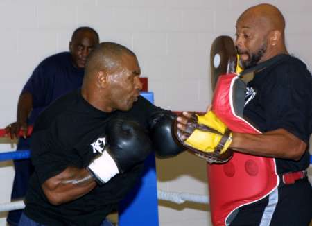"泰刘大战"一触即发 泰森加紧训练备战(图文)