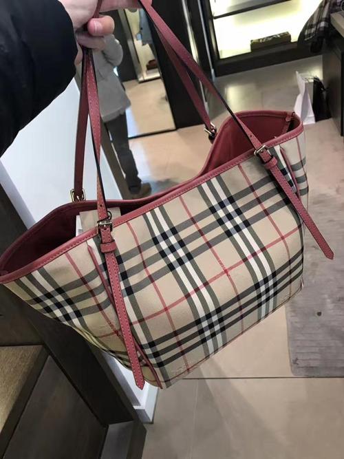 巴宝莉女包正品代购 经典款