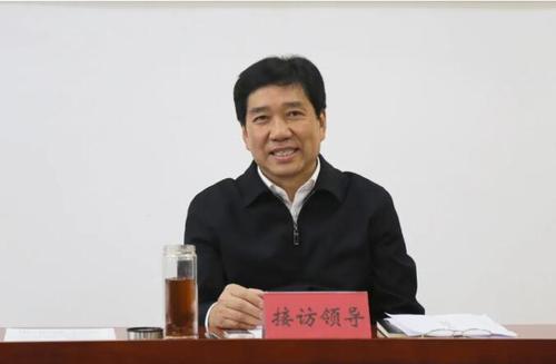 王忠在钟山区信访局调研并开展接访工作时强调做深做细做实信访工作