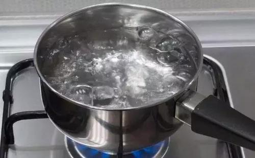千滚水不致癌这种水才要少喝或会使结节变大有人还在喝