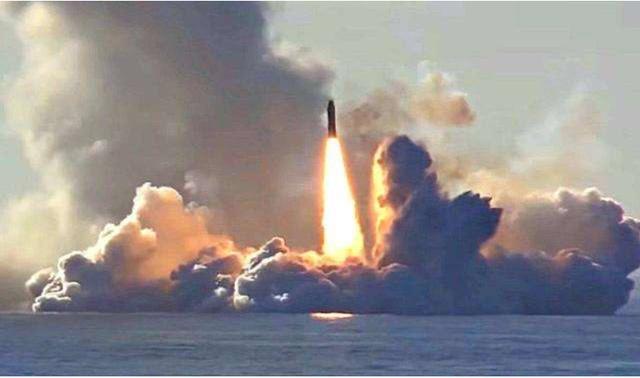 日本高官战败日"拜鬼",美国要投放导弹,韩国警告端正坦度