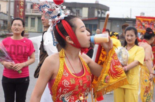 天乩什么意思?乩童起乩什么意思?